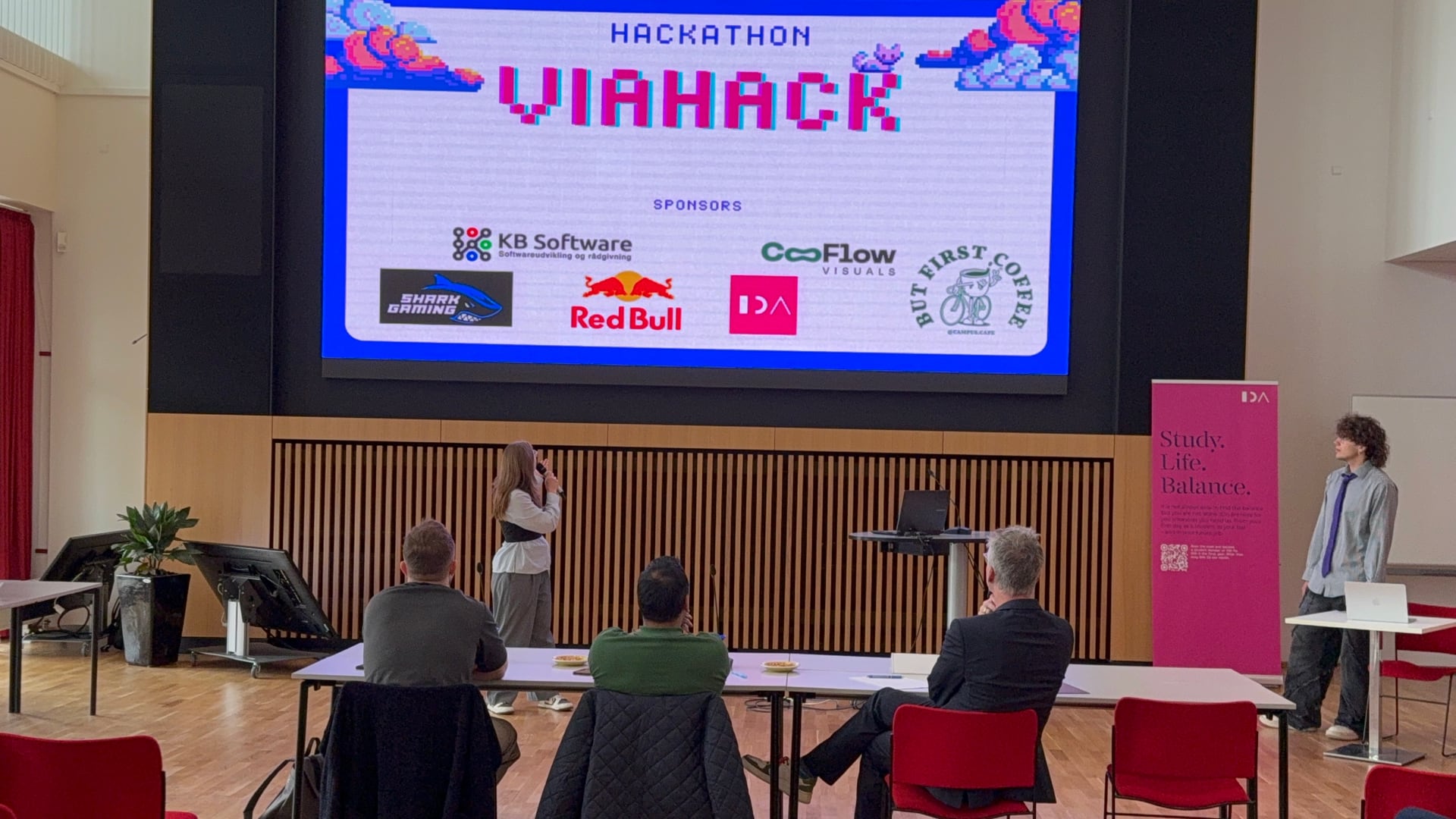 VIAHACK 2025 event photo 97